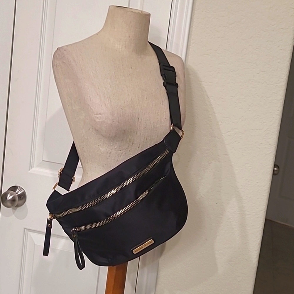 Adrienne Vittadini Woman's Black with Gold Accents Fanny Pack